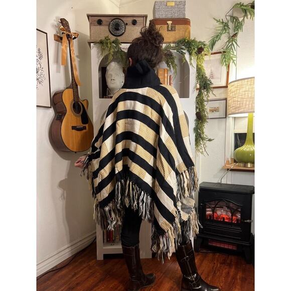 Arolan Kutomo women's wool plaid poncho cape one size Finland winter city girl - Picture 3 of 7